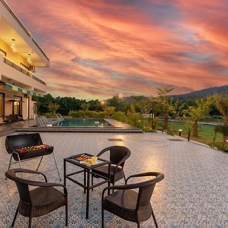 Brookvale Manor By Stayvista - Private Pool Haven With Endless Views & Indoor Fun Sohna Exteriör bild