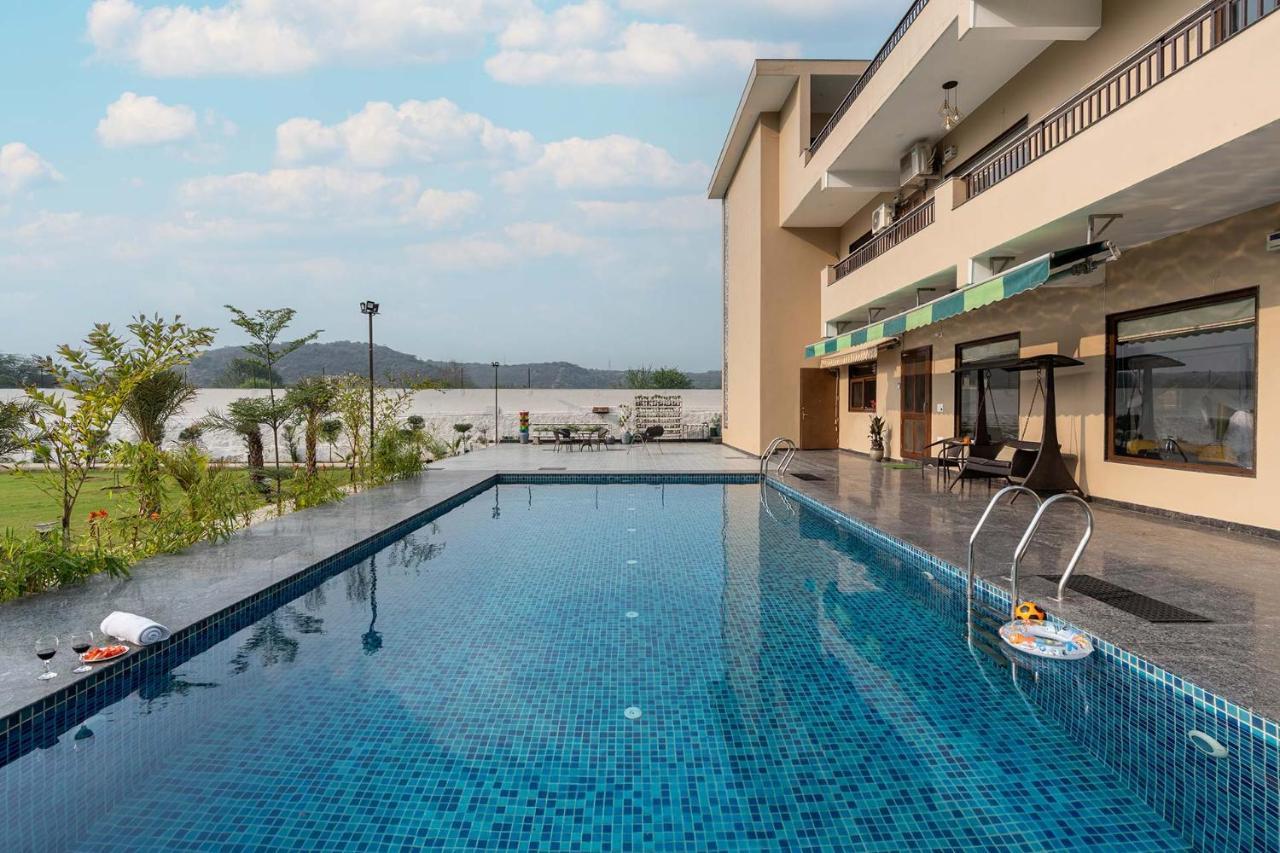 Brookvale Manor By Stayvista - Private Pool Haven With Endless Views & Indoor Fun Sohna Exteriör bild