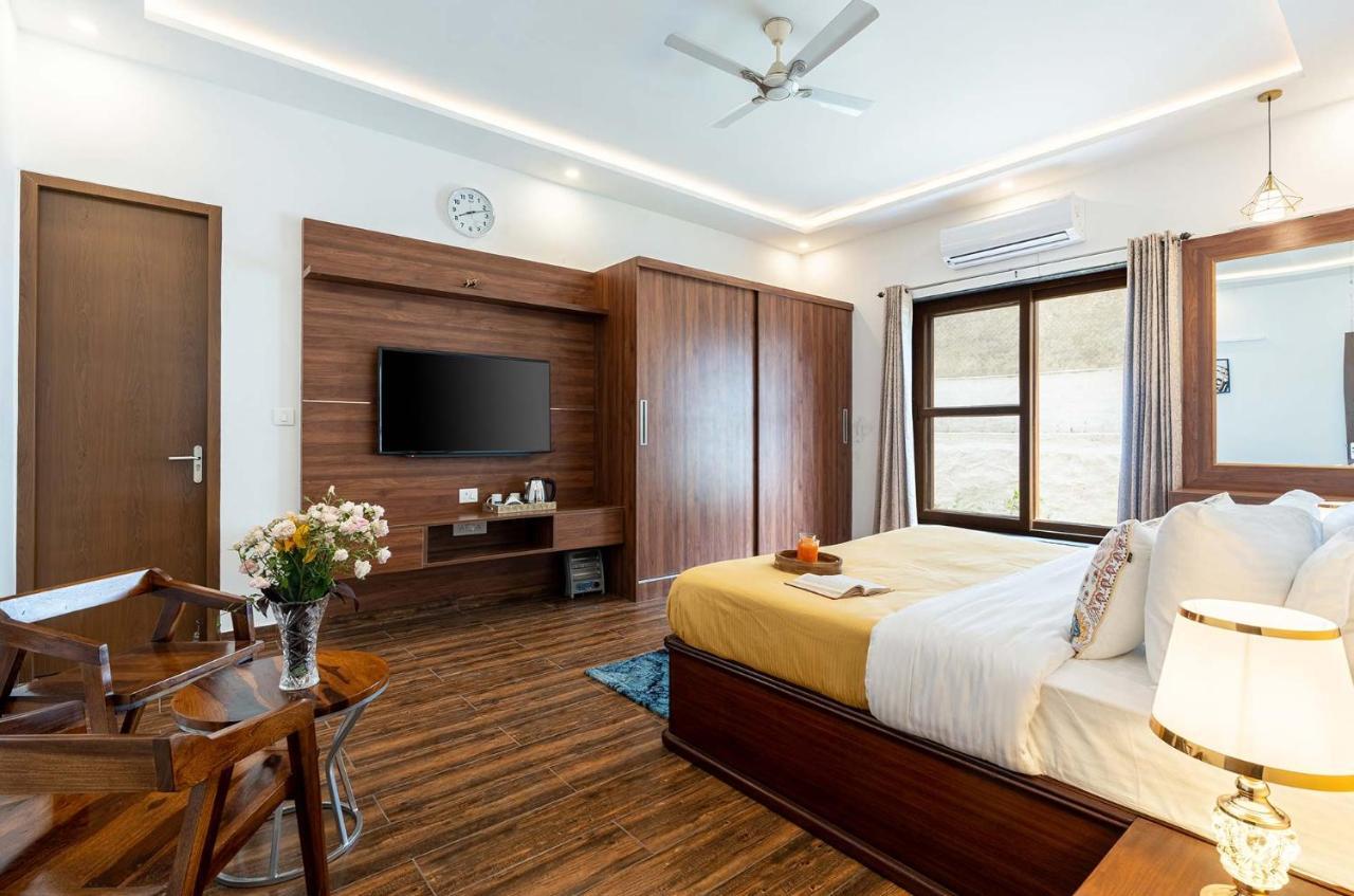 Brookvale Manor By Stayvista - Private Pool Haven With Endless Views & Indoor Fun Sohna Exteriör bild