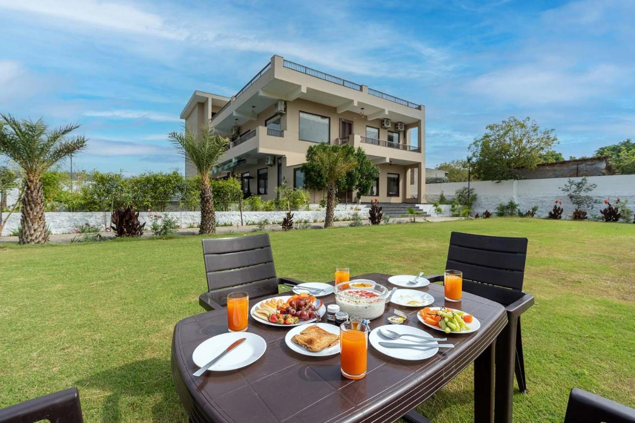 Brookvale Manor By Stayvista - Private Pool Haven With Endless Views & Indoor Fun Sohna Exteriör bild